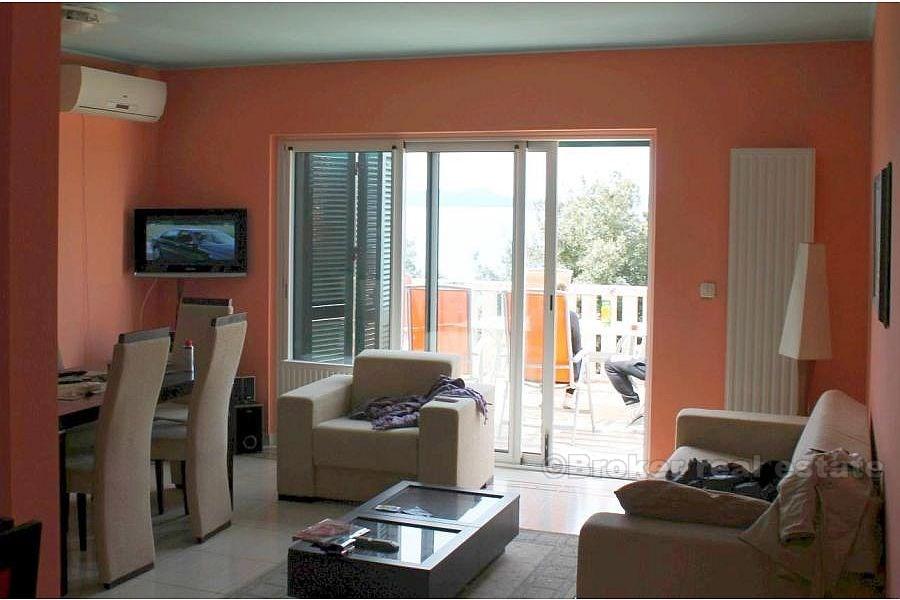 Nybyggd villa, till salu