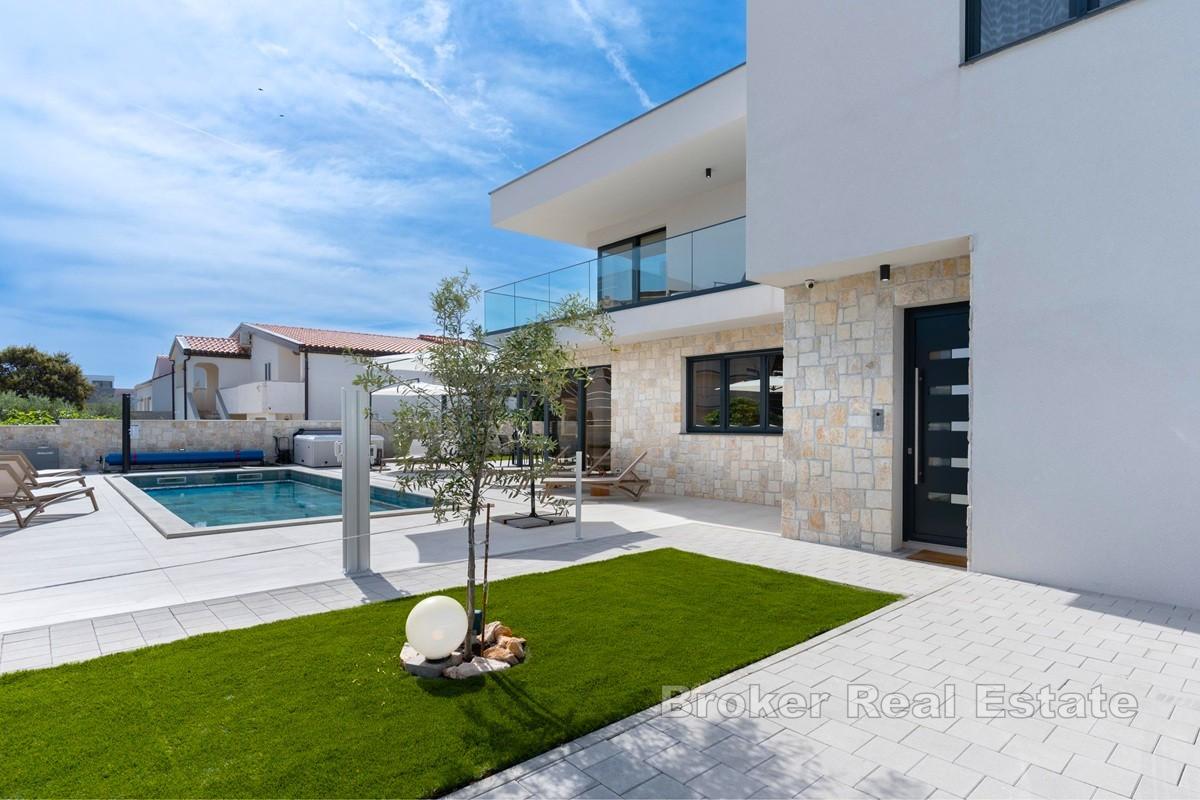 Moderna nuova villa