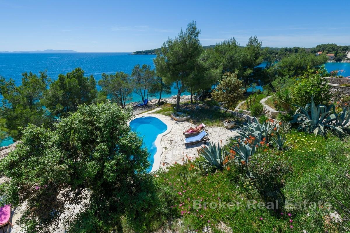 En attraktiv fastighet med unikt läge vid havet