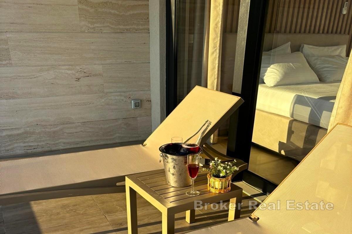 Apartmán v první řadě u moře s bazénem