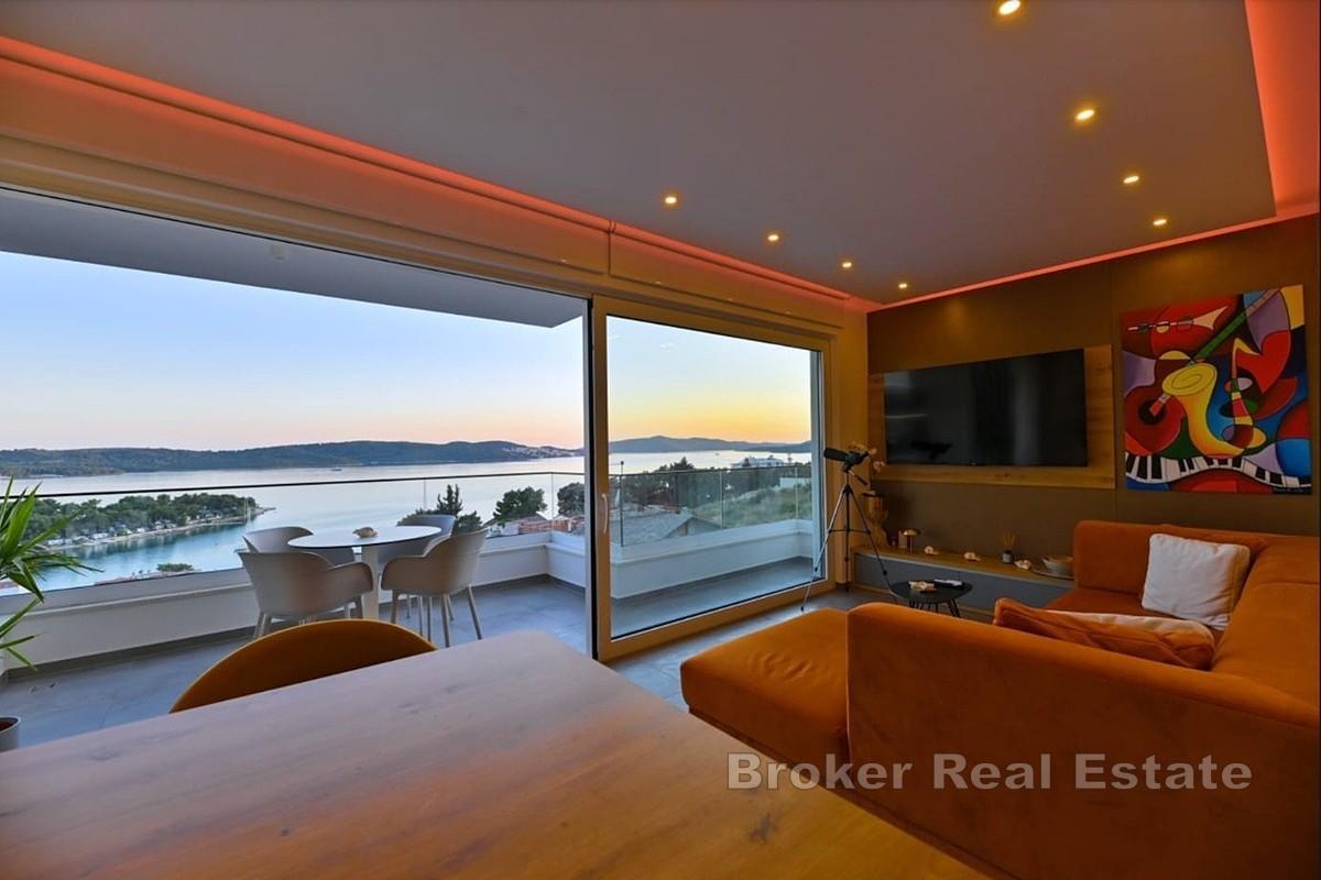 Penthouse de luxe avec terrasse sur le toit et vue panoramique sur la mer