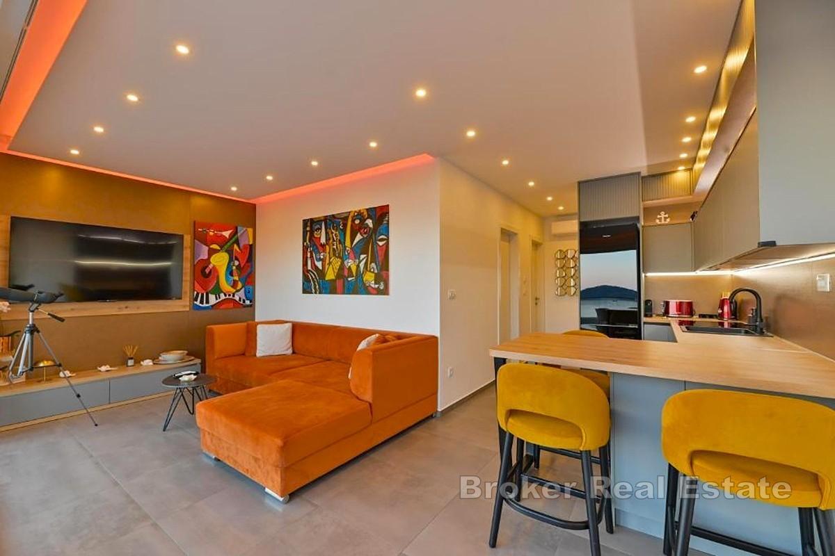Penthouse de luxe avec terrasse sur le toit et vue panoramique sur la mer