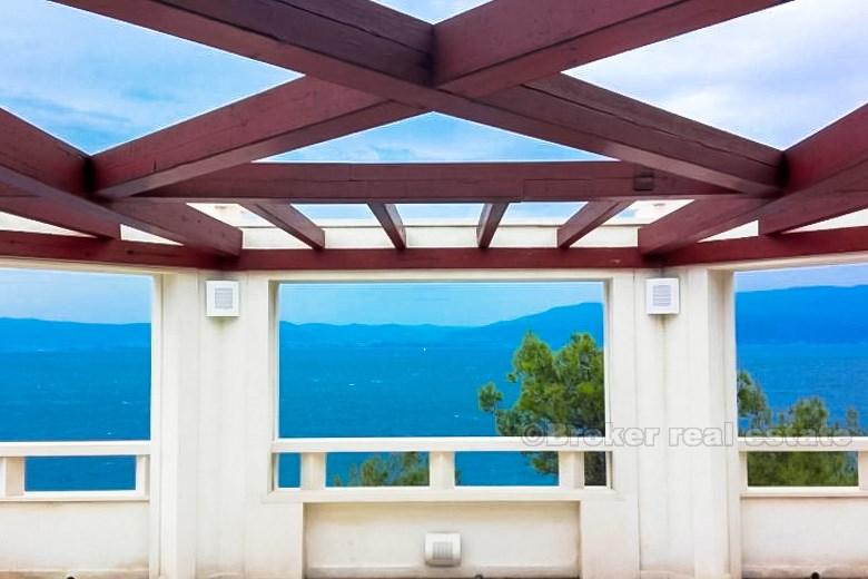 Villa récemment construite, à vendre