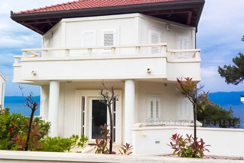 Nybyggd villa, till salu