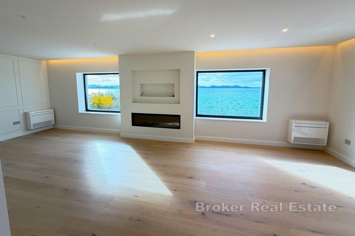 Villa första raden mot havet