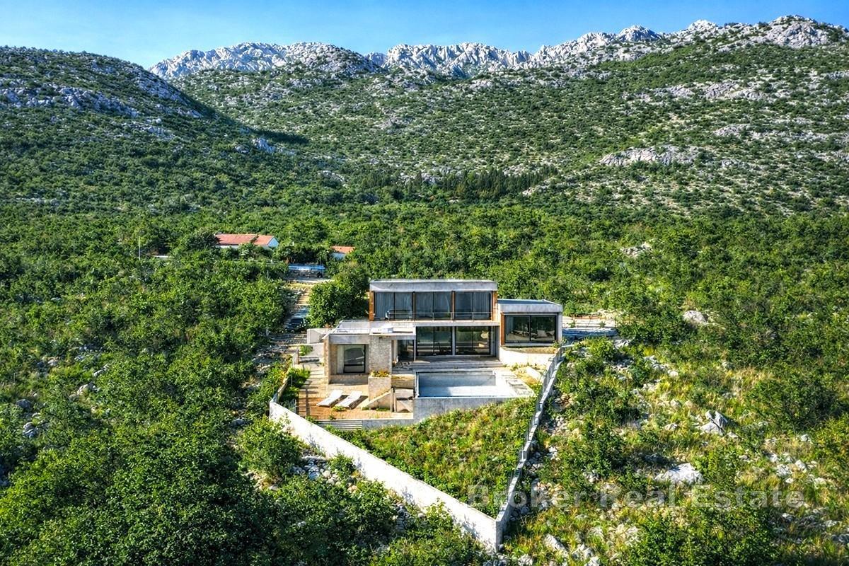 Villa moderne avec vue panoramique sur la mer