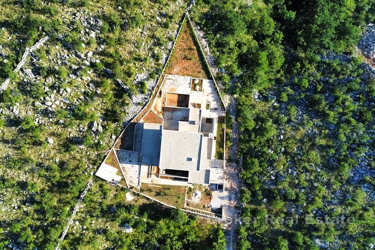 Villa moderne avec vue panoramique sur la mer