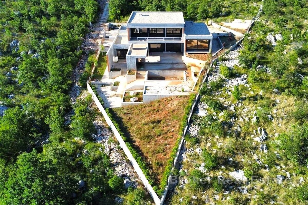 Moderní vila s panoramatickým výhledem na moře