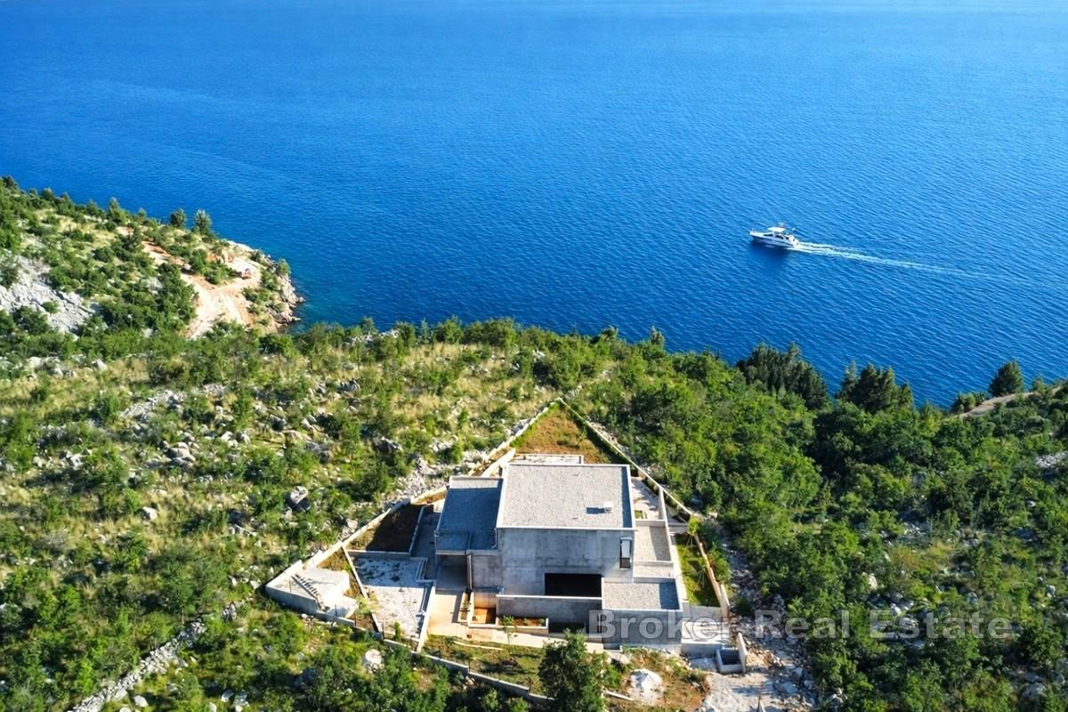 Современная вилла с панорамным видом на море