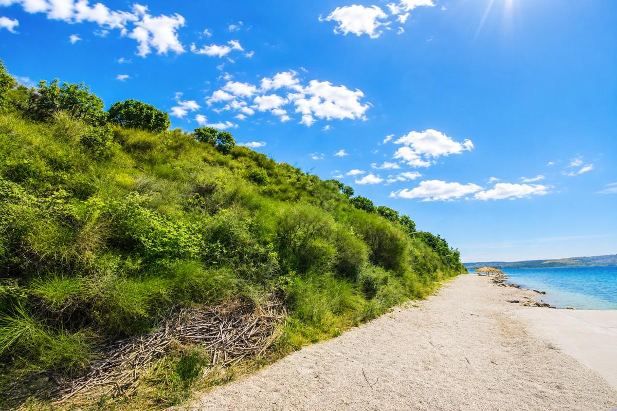 001-2021-433-near-zadar-building-land-first-row-to-the-sea-for-sale