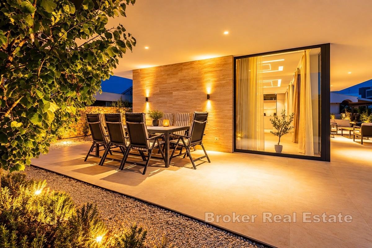Moderne Luxusvilla mit Pool und Meerblick