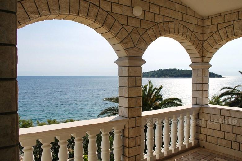 Kuća s predivnim pogledom na prodaju