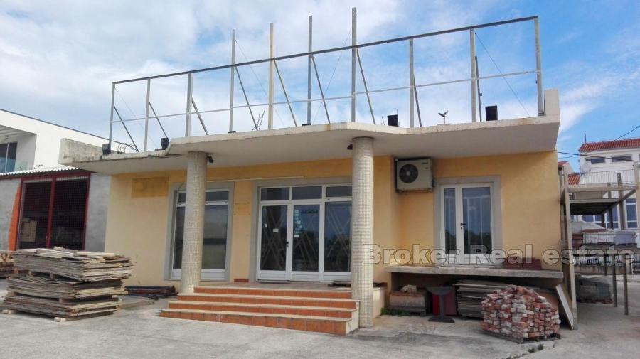 Obiekt biznesowy 490m2, na działce 600m2