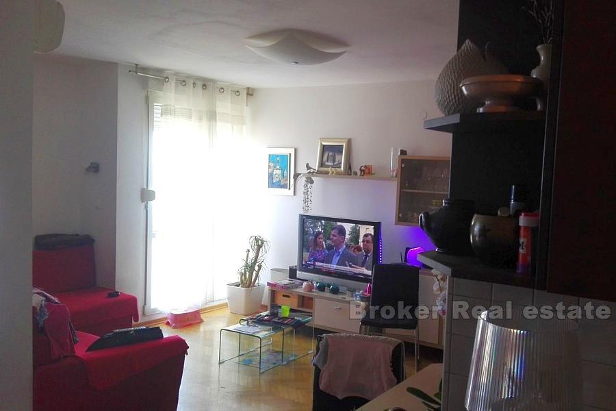 Appartement confortable à deux chambres, à vendre