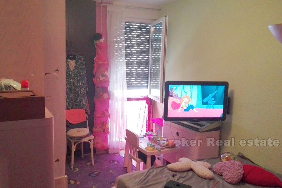 Komfortowy apartament z dwoma sypialniami, na sprzedaż
