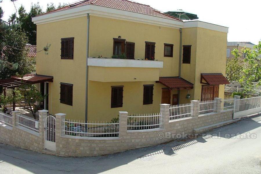 Bella casa di famiglia, in vendita