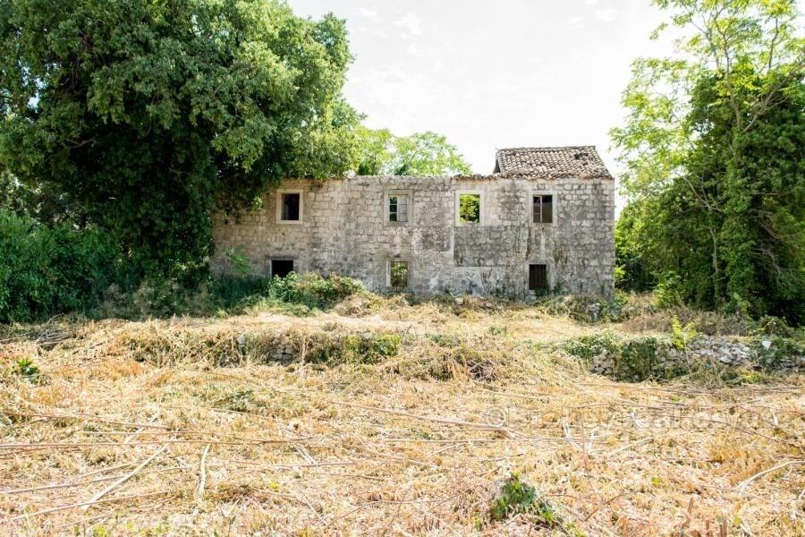 Działka budowlana z ruiną, na sprzedaż