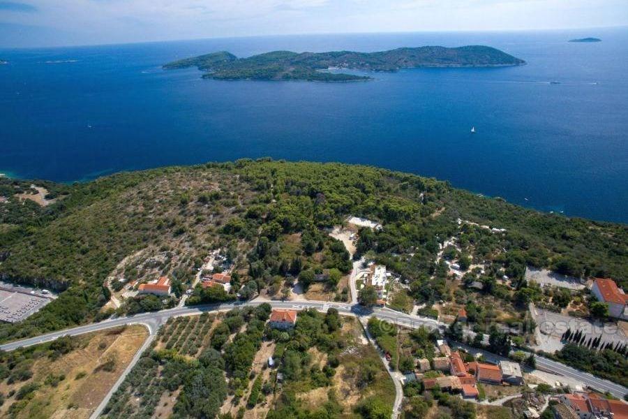 Działka budowlana z ruiną, na sprzedaż