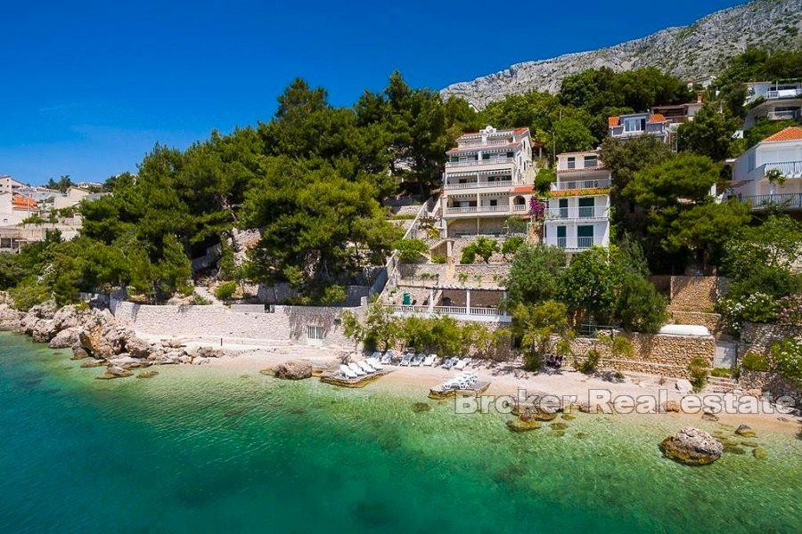 Apartment villa first row to the sea