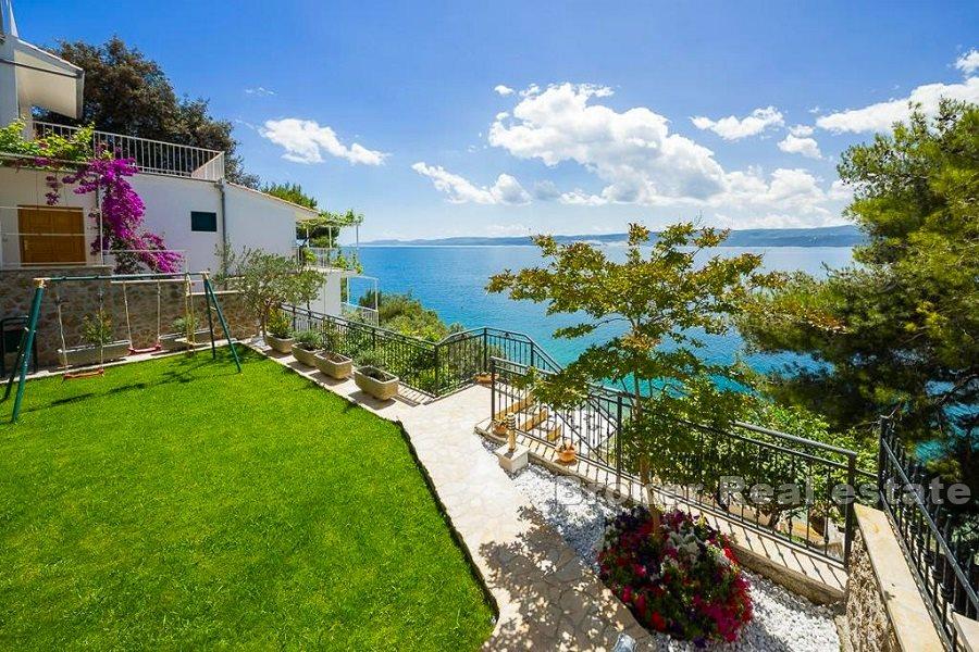 Apartment villa first row to the sea