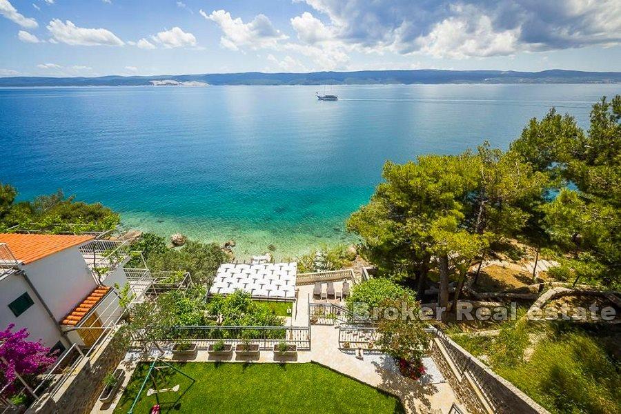 Apartment villa first row to the sea