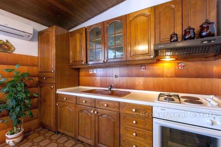 Appartement à deux chambres, à vendre