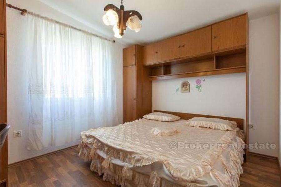 Appartement à deux chambres, à vendre