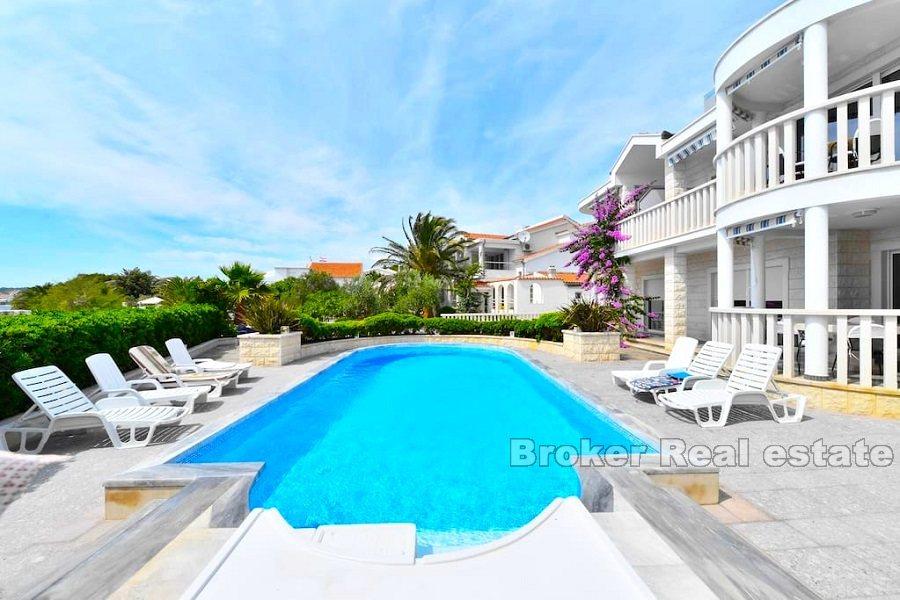 Villa au premier rang de la mer