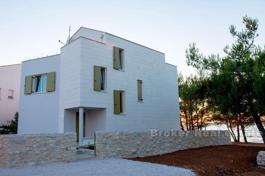 Villa con piscina, in vendita