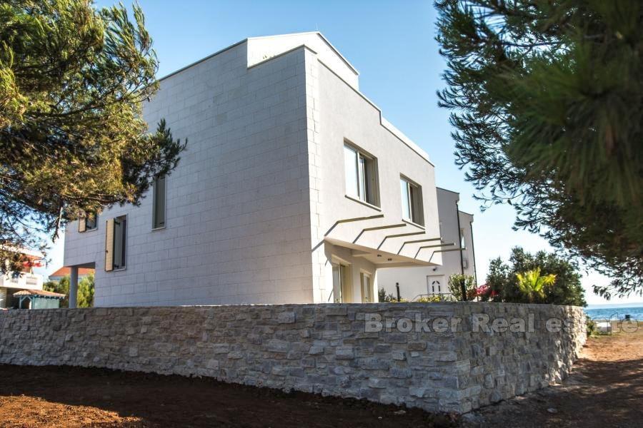 Vila s bazenom, na prodaju