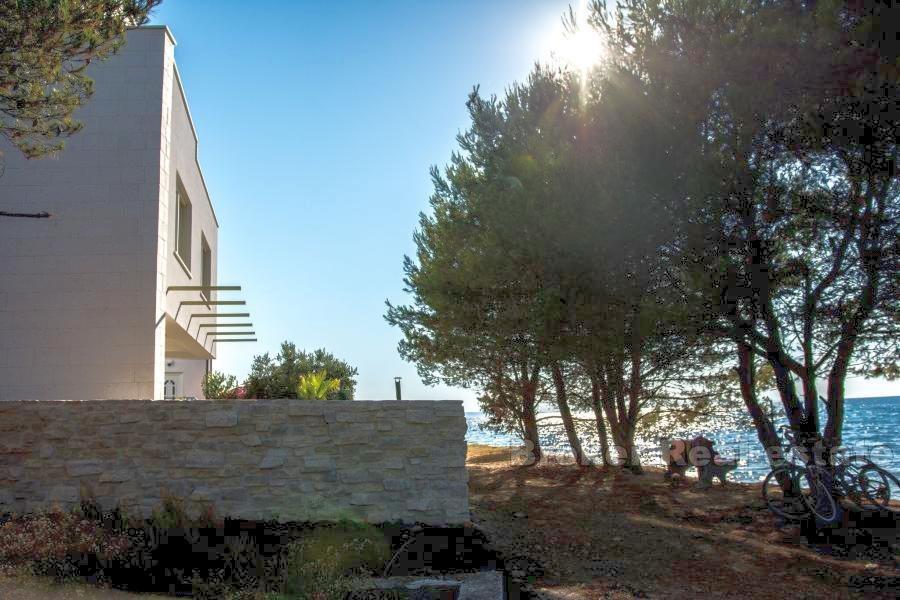 Villa med pool, till salu