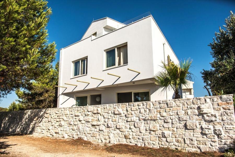 Villa med pool, till salu