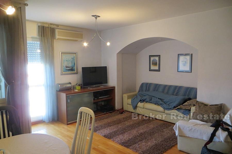 Трехкомнатная квартира, на продажу