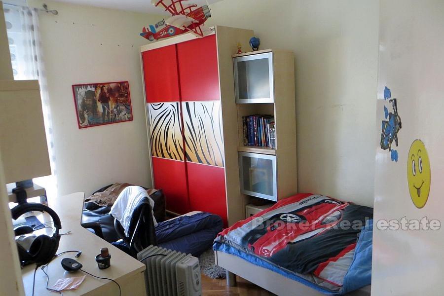 Трехкомнатная квартира, на продажу