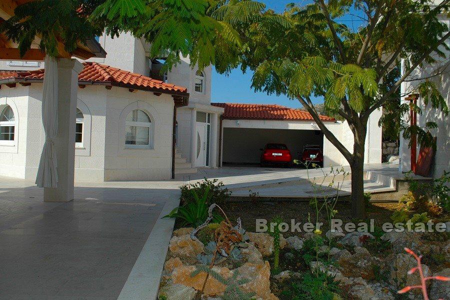 Luxusvilla mit Meerblick