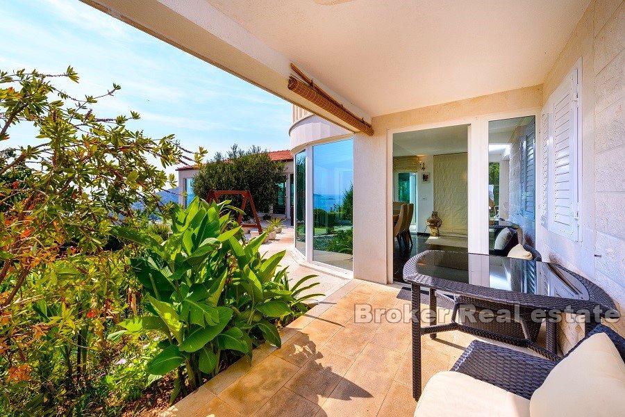 Luxusvilla mit Meerblick