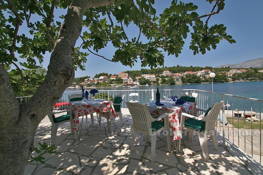 Freistehendes Haus in den ersten Reihen zum Meer, zu verkaufen