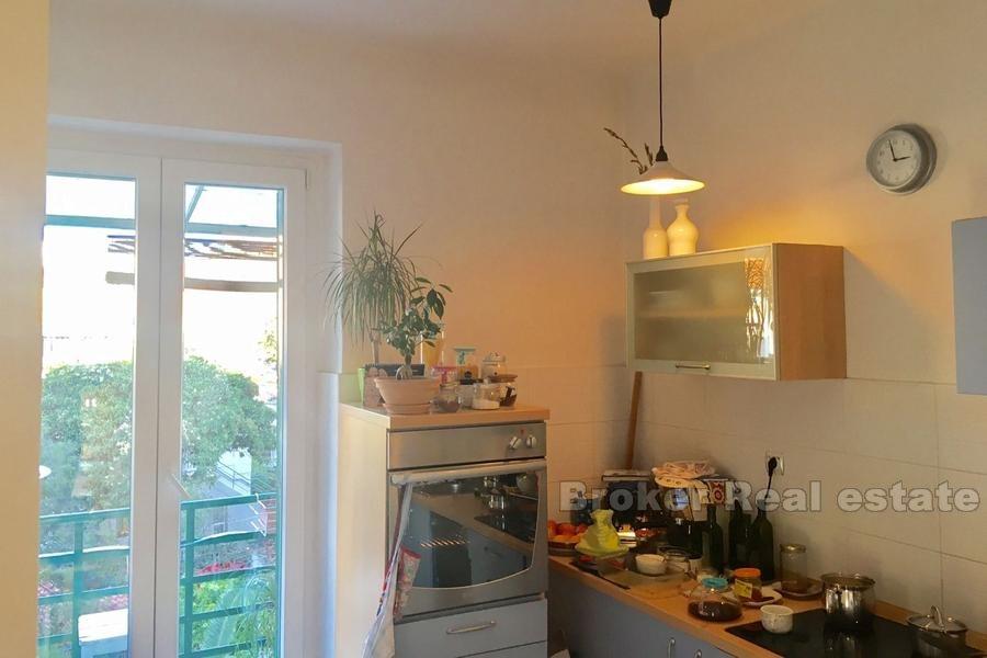 Отремонтированная трехкомнатная квартира, для продажи