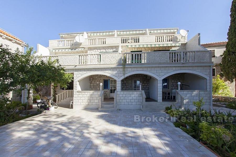 Apartmanska kuća, na prodaju