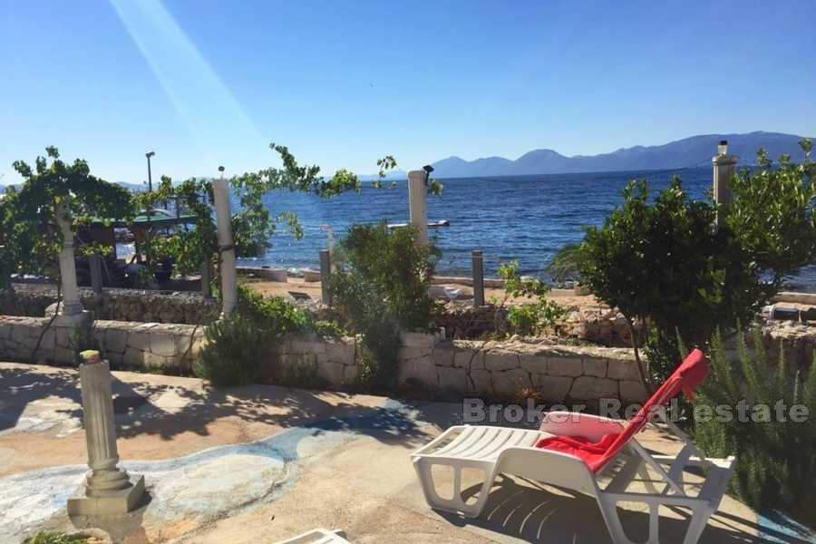 Casa prima fila al mare, in vendita