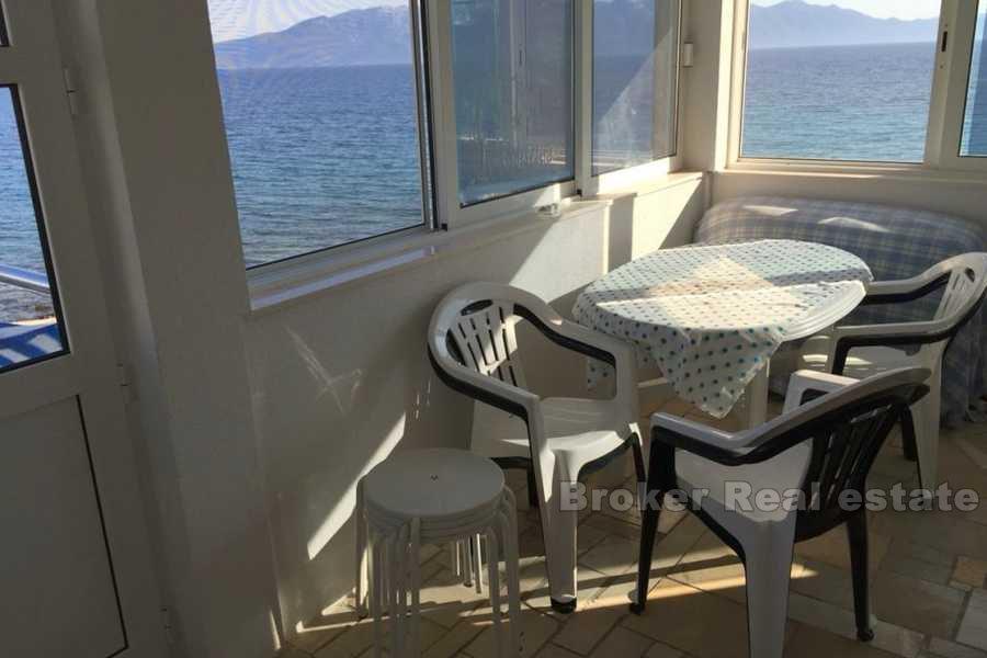 Casa prima fila al mare, in vendita