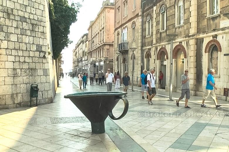 Apartament z trzema sypialniami, na sprzedaż