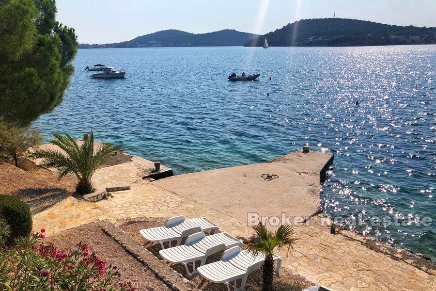 Palazzina sul mare, in vendita