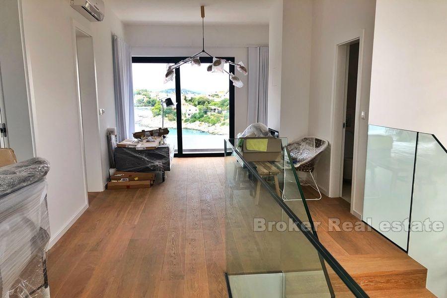 Nowoczesna willa nad morzem na sprzedaż