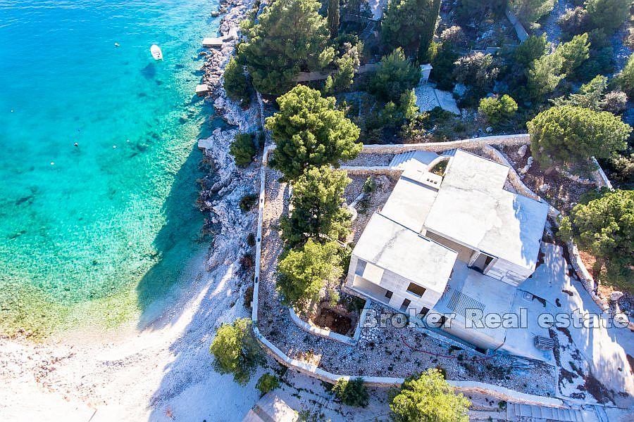 Unfinished villa on exceptional location