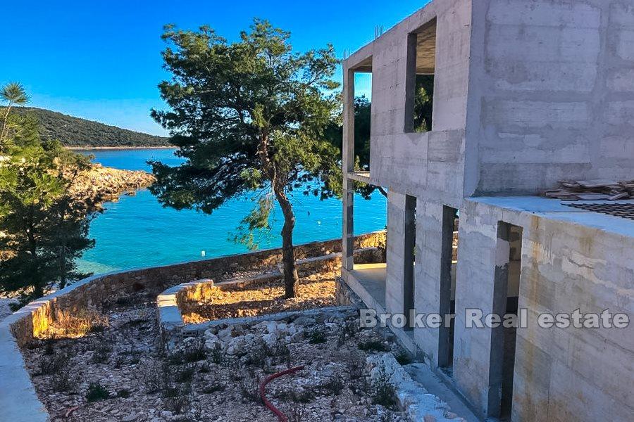 Unfinished villa on exceptional location