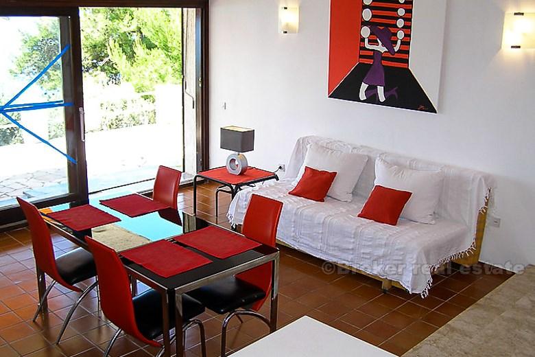 Vila u prvom redu do mora, poluotok Čiovo.