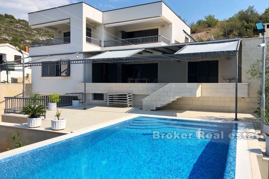 Wspaniała luksusowa willa, pierwsza rzędna do morza