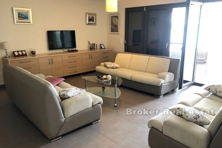 Superb lyxvilla första raden till havet