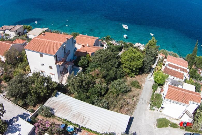 Izuzetno gradevinsko zemljiste na prodaju, prvi red do mora.